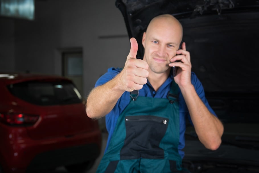 auto repair worker giving thumbs up